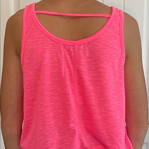 Hot Pink Crop Tank 💖 - Picture 2 of 4